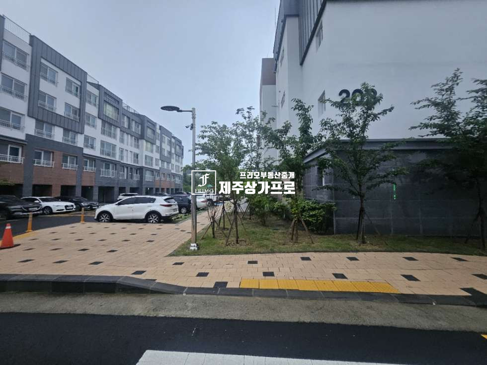 제주 서귀포시 동홍동 2208 203동 **서귀포 주거 만족도 1위, 동홍동 핵심 입지의 명품 주거 공간 예서두례라움** 연세 매물번호 15578 사진 1