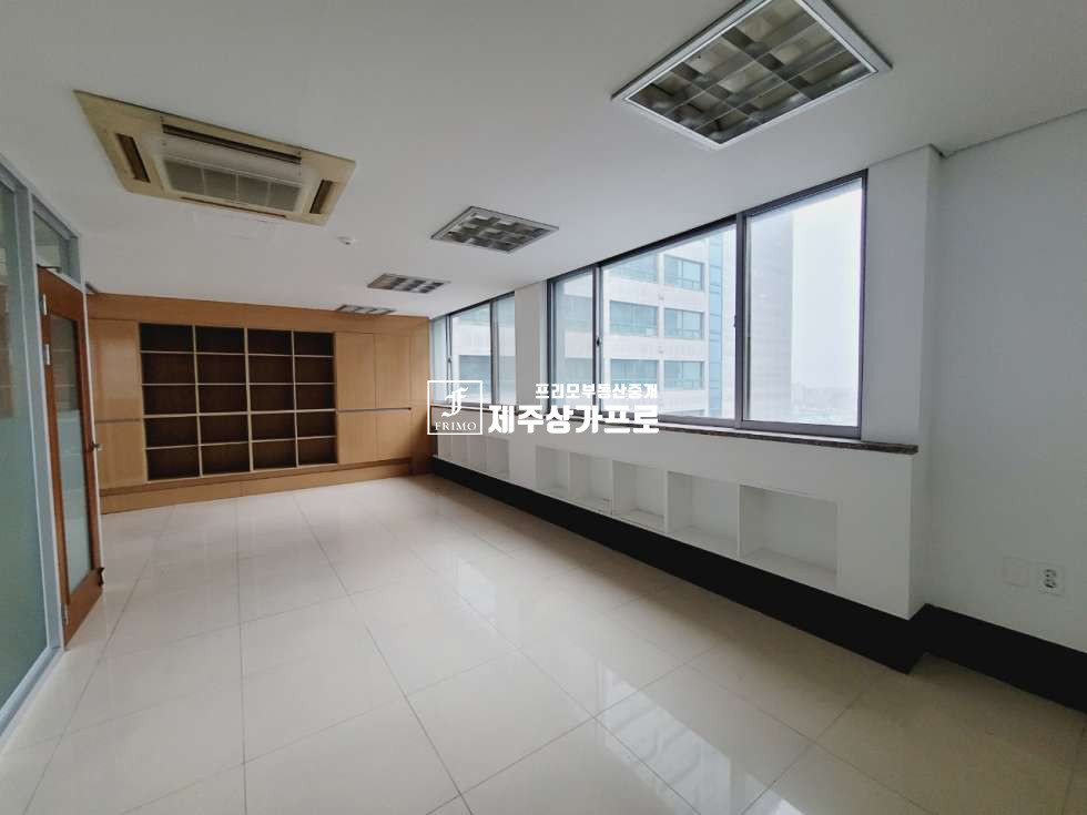 제주 제주시 노형동 무권리/ 대로변 /노출 최상,/평수대비 저렴한 임대료/사무실 안성맞춤 임대 연세 매물번호 13998 사진 9