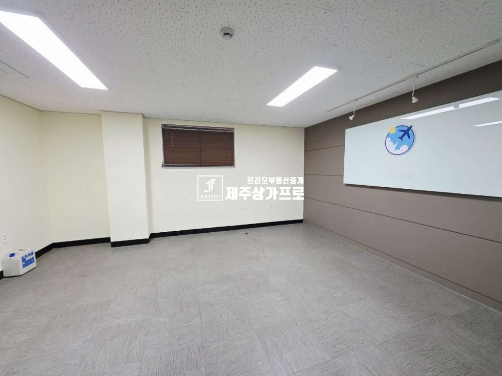 제주 제주시 노형동 ★무권리~~!!/노형이마트인근/1100로,신형로/바닥, 천정/사무실완비된/49평/상가임대★ 연세 매물번호 15113 사진 8
