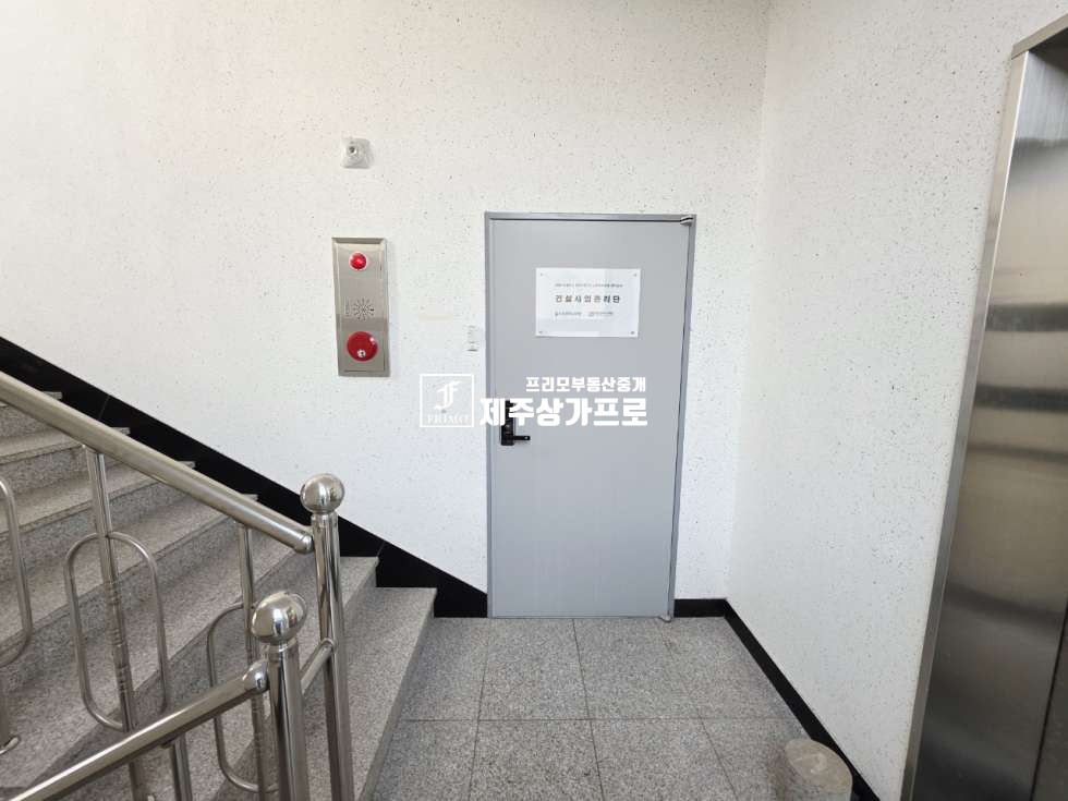 제주 제주시 노형동 ★무권리~~!!/노형이마트인근/1100로,신형로/바닥, 천정/사무실완비된/49평/상가임대★ 연세 매물번호 15113 사진 10