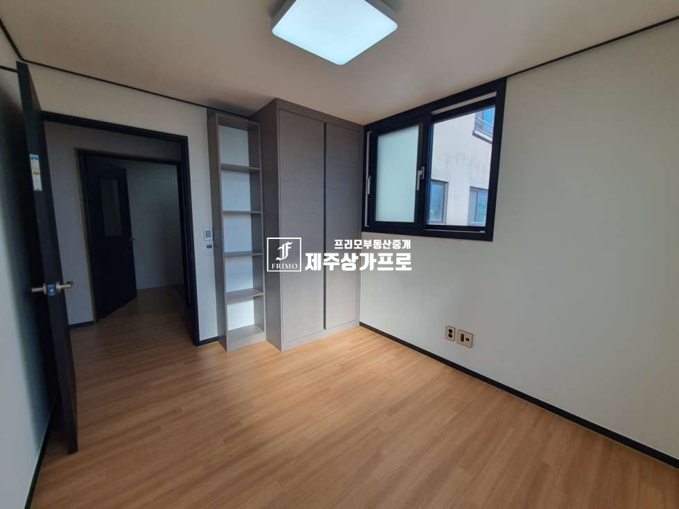 제주 제주시 오라이동 812-19 ★제주의 판교/조용한 숲세권/도심과 전원을 연결하는 정실마을/쓰리룸/즉시입주/년세임대★ 연세 매물번호 16024 사진 3