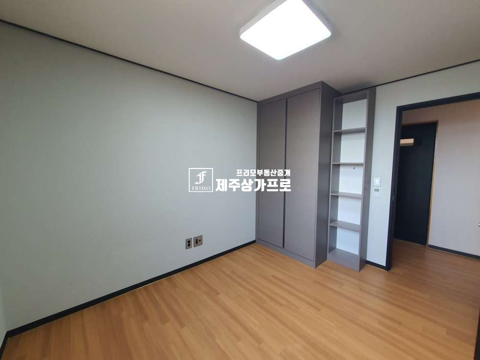 제주 제주시 오라이동 812-19 ★제주의 판교/조용한 숲세권/도심과 전원을 연결하는 정실마을/쓰리룸/즉시입주/년세임대★ 연세 매물번호 16024 사진 4